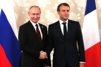 Путин прибыл в Марсель, откуда отправится на встречу с Макроном