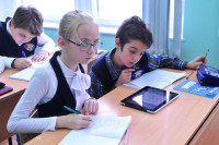 Рособрнадзор: рекомендации по использованию телефонов в школах не предполагают их запрет