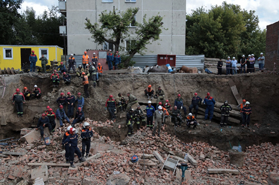 В Новосибирске стена здания обрушилась на рабочих при ремонте