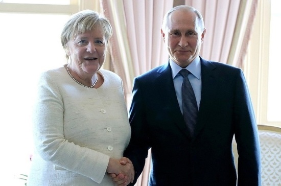 Путин рассказал Меркель о действиях по нейтрализации терроризма в Идлибе