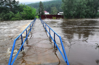 Спасатели помогли детям добраться до школ в затопленных районах Хабаровского края