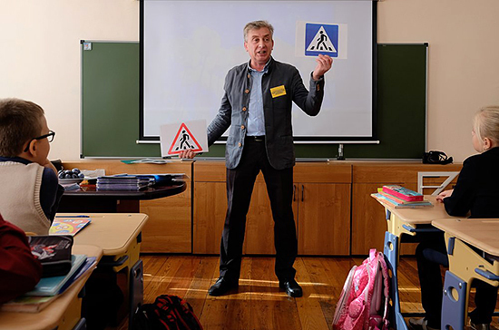 Савельев: культуру безопасного поведения на дороге стоит прививать человеку со школьной скамьи