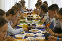 Неверов сообщил, что Правительство планирует рассмотреть отзыв на законопроект о горячем питании школьников 16 сентября