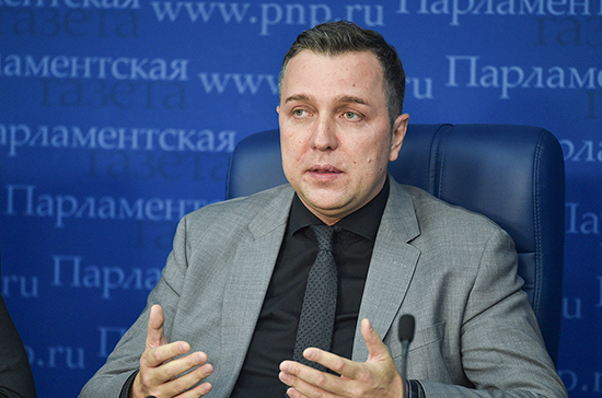 Старовойтов повторно внёс в Госдуму законопроект об ответственности чиновников за оскорбление граждан