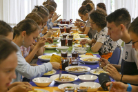 Правительство поддержало законопроект о горячем питании школьников