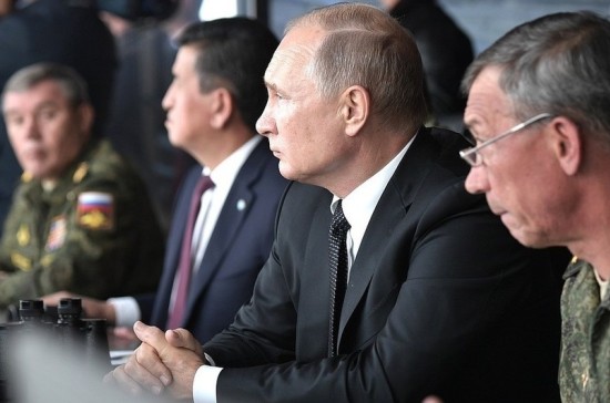 Путин поблагодарил командование стратегических учений «Центр-2019»