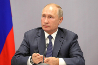 Путин повысил зарплаты ряду госслужащих