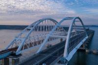 По Крымскому мосту проехал тестовый поезд