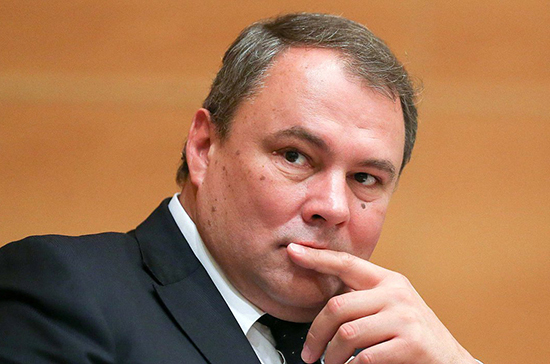 Толстой назвал «полемическим ходом» демонстрацию Зеленским пули в ООН