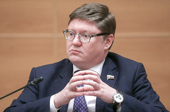 Исаев: Госдума в октябре рассмотрит законопроект о повышении МРОТ