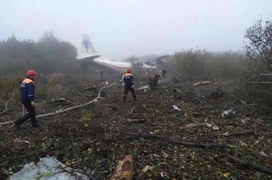 Под Львовом в результате аварийной посадки Ан-12 погибли пять человек