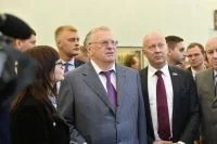 Не отказали себе в удовольствии посетить выставку и лидеры фракций. На мероприятие, в частности, пришли Владимир Жириновский ...