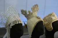 ... и макеты костюмов, выполненные студентами и педагогами главного киновуза страны, режиссёрами и художниками игровых и анимационных фильмов по костюмам, по компьютерной графике, могли увидеть сегодня депутаты, сотрудники аппарата и журналисты.