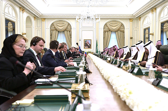Путин обсудил в Саудовской Аравии военно-техническое сотрудничество