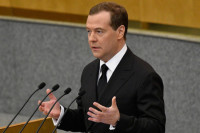 Медведев поручил разобраться, почему в 17 регионах выросла смертность на дорогах 
