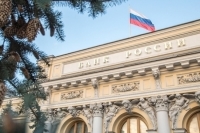 Россияне стали предпочитать финансовым пирамидам легальные биржи, сообщили в ЦБ
