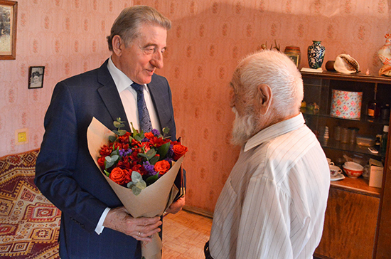 Лукин поздравил со 100-летием ветерана Великой Отечественной войны