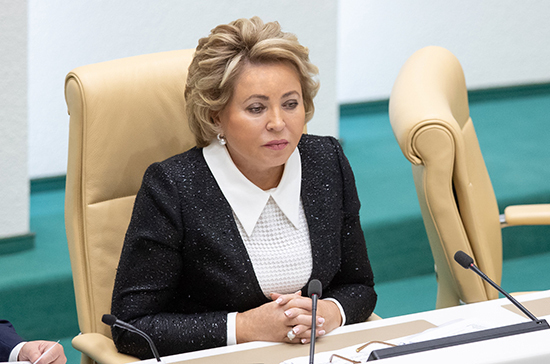 Матвиенко призвала губернаторов лично контролировать борьбу с нелегальным алкоголем в регионах