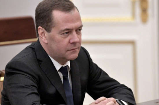 Медведев поручил представить предложения по повышению доверия бизнеса к судебной системе 