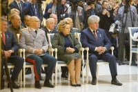 Валентина Матвиенко выразила благодарность родителям, учителям и наставникам детей-героев. «Вы воспитали достойных граждан нашей страны, которыми мы все гордимся».