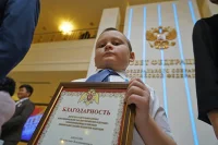 Владислав Аносов спас тонущего в холодной реке друга Артема.