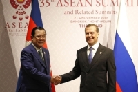 Медведев встретился в Бангкоке с премьер-министром Камбоджи
