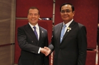 Медведев провёл переговоры с премьер-министром Таиланда