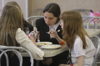 Законопроект о горячем питании для школьников принят в первом чтении
