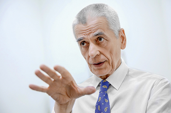 Онищенко призвал утроить усилия по борьбе с алкоголизмом