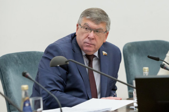 Рязанский: родители не должны препятствовать друг другу в общении с детьми