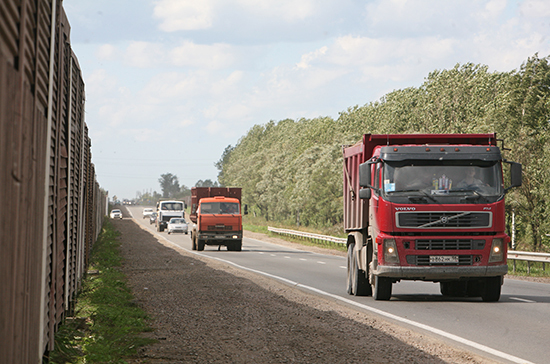 В Туле сотрудники ГИБДД начали проверку грузового транспорта