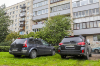 Депутаты Ленобласти хотят повысить штрафы за парковку на газонах