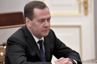 Медведев отметил огромное значение транспортного комплекса для страны