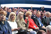 слева-направо Первый зампредседателя Комитета Госдумы по бюджету и налогам Ирина Гусева, зампредседателя Комитета Госдумы по вопросам семьи, женщин и детей Оксана Пушкина, член Комитета Госдумы по госстроительству и законодательству Ирина Белых, зампредседателя Комитета Госдумы по образованию и науке Любовь Духанина, член Комитета Госдумы по охране здоровья Николай Герасименко и первый зампредседателя Комитета Госдумы по образованию и науке Геннадий Онищенко