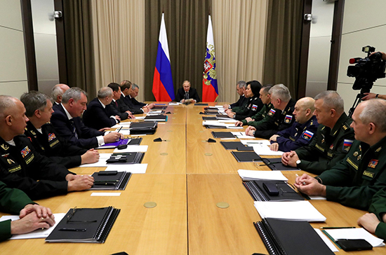 Путин поручил пристально следить за укреплением орбитальной группировки спутников
