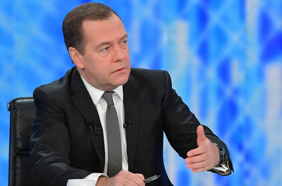 Медведев заявил о неэффективности запретов в Интернете