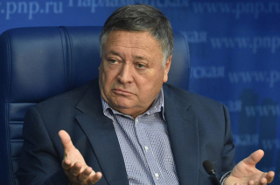Калашников рассказал, какие статьи Конституции РФ нуждаются в корректировке