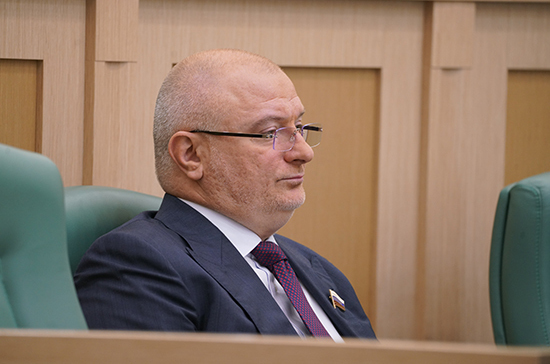 Клишас прокомментировал законопроект о наказании чиновников за оскорбление граждан