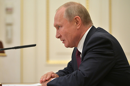 Путин поручил кабмину принять «дорожную карту» по реализации стратегии военно-технического сотрудничества
