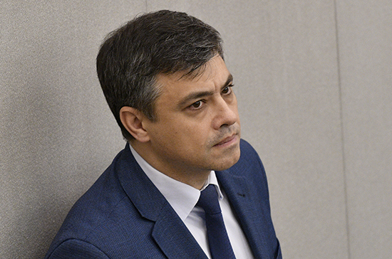 Морозов: вопросы зарплат медиков и лекарственного обеспечения граждан находятся на особом контроле парламента