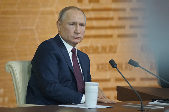 Путин допустил возможность обсуждения вычета акцизов из цен на топливо