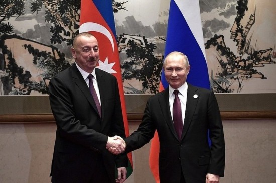 Путин обсудил с Алиевым вопросы двустороннего взаимодействия