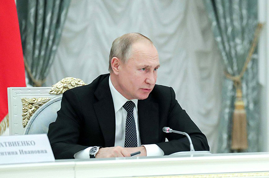 Путин поблагодарил парламент за твёрдую позицию по итогам ВОВ