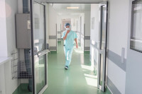 За переезд в закрытые города врачам назначили выплату в миллион рублей
