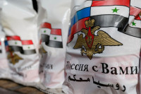 Российские военные передали новогодние подарки детям из Сирии