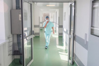 Кабмин утвердил порядок предоставления средств из бюджета ФОМС на оплату труда врачей