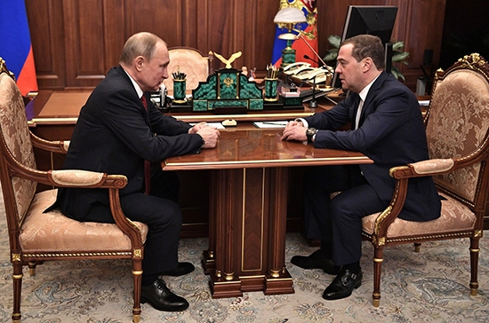 Путин обсудил с Медведевым реализацию Послания Федеральному Собранию