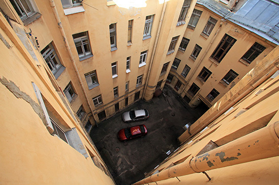 В Петербурге предлагают наказывать за давно построенные несогласованные мансарды