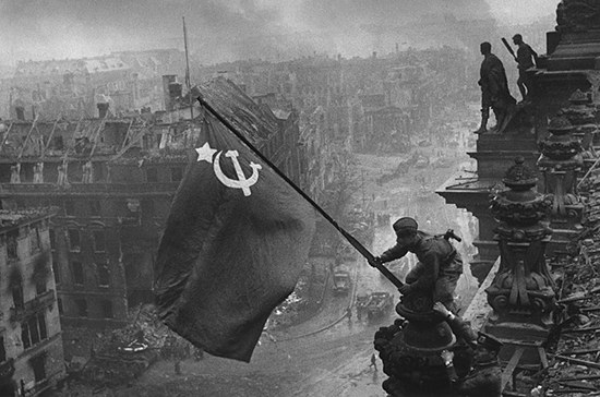 В Госдуме предлагают запретить приравнивать СССР к нацистской Германии