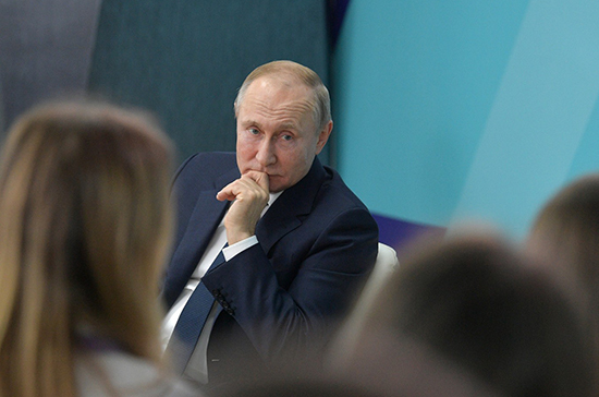 Путин пообещал продолжить назначать кадры из регионов на федеральные посты
